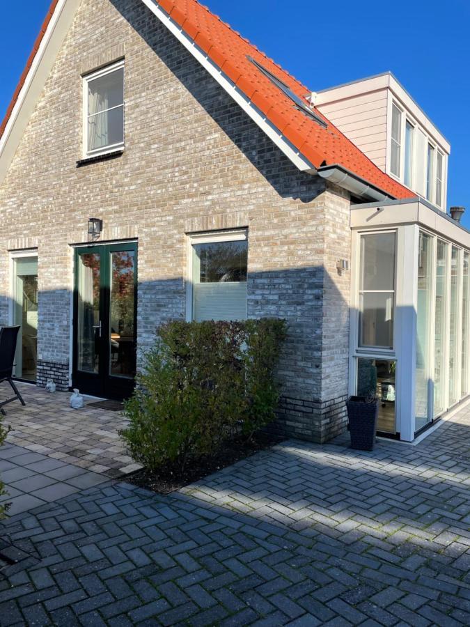 Genieten in een luxe vakantiewoning, dichtbij het IJsselmeer en strand Villa Warns Buitenkant foto