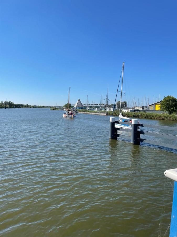 Genieten in een luxe vakantiewoning, dichtbij het IJsselmeer en strand Villa Warns Buitenkant foto