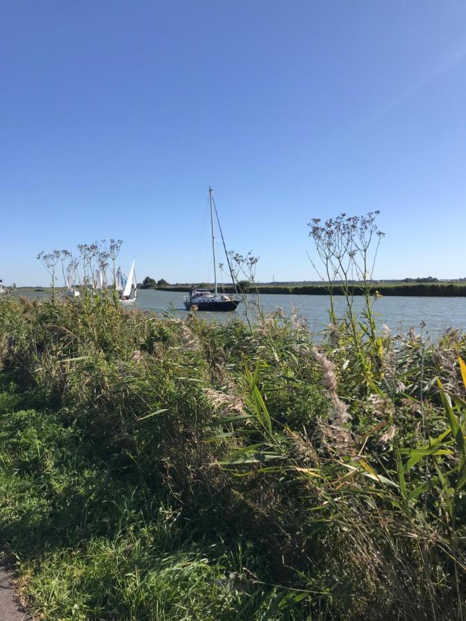 Genieten in een luxe vakantiewoning, dichtbij het IJsselmeer en strand Villa Warns Buitenkant foto